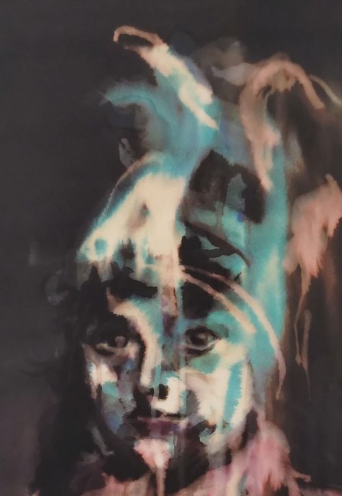 Détail du visage de la petite fille au bonnet
