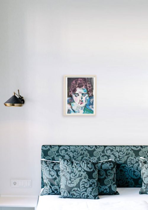 Le Portrait Vintage en exposition dans un salon fleuri